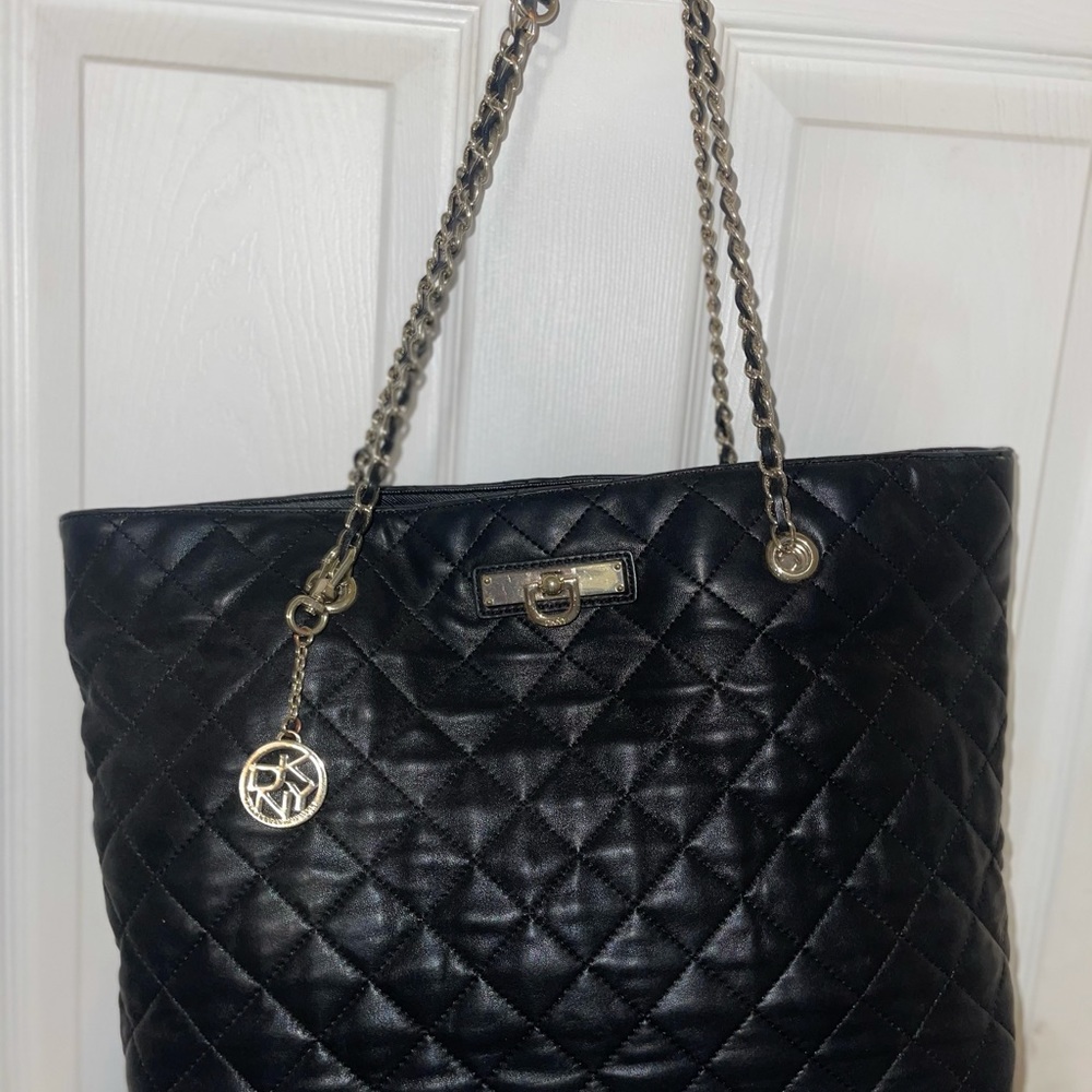 Dkny Quilted Black Tote/ Matching Wallet Gem